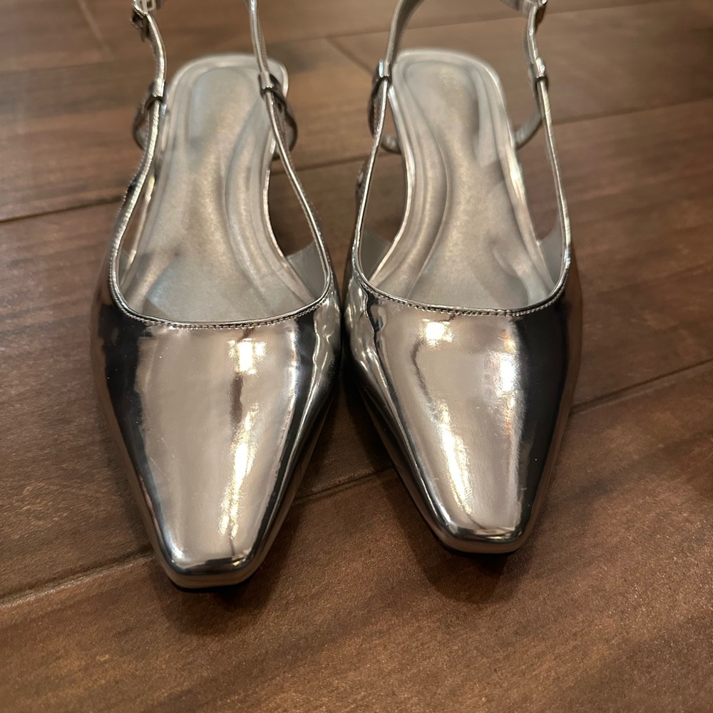 Reaction Kenneth Cole Metallic Slingback Kitten Heels NWOT Size 8
